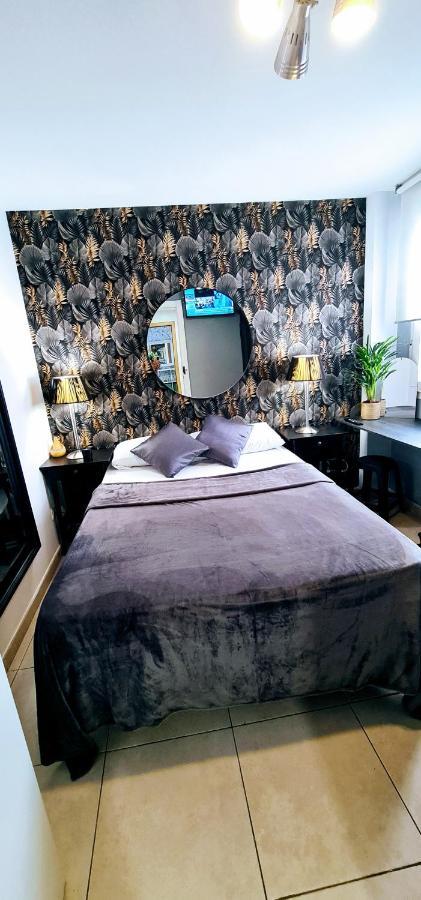 Beautiful Bedroom With Private Bathroom Habitación en casa particular Marbella